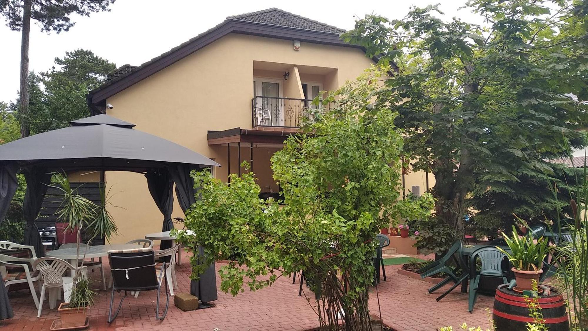 Kati Panzió Vendégház Siófok Exterior foto